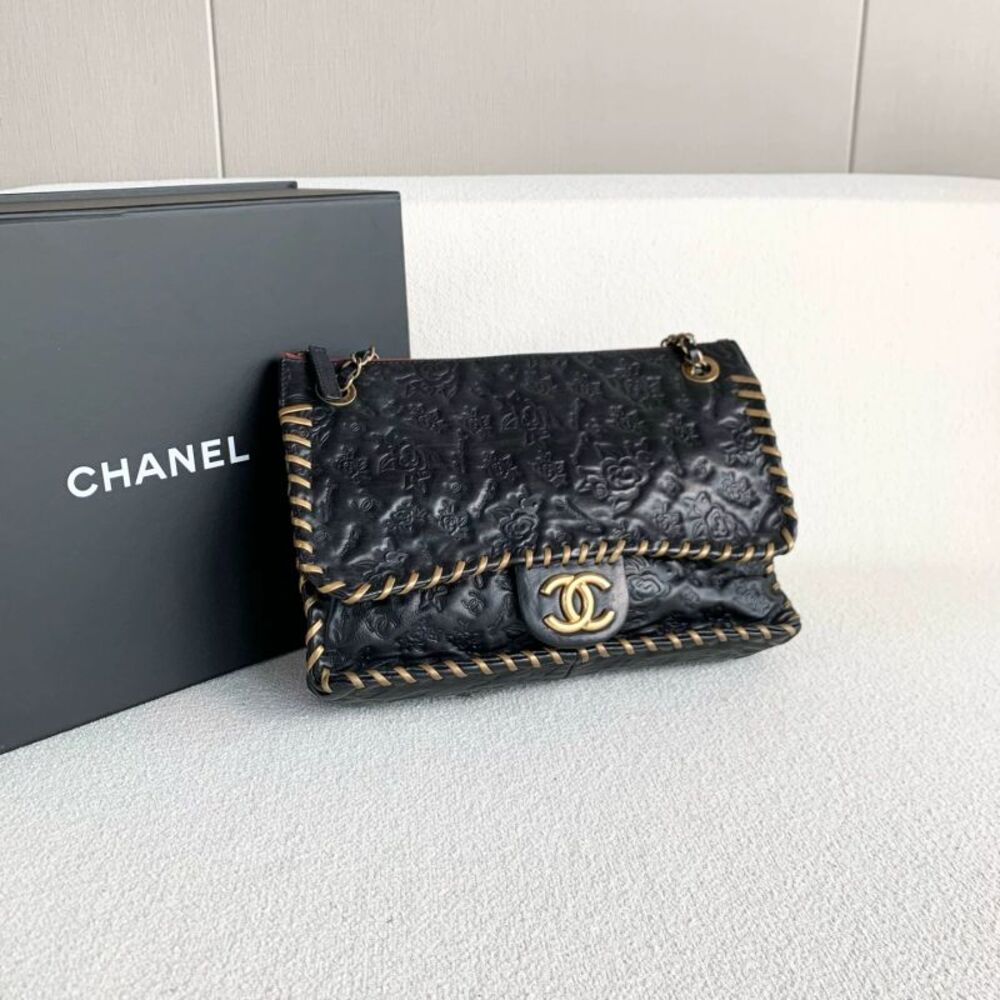 Chanel Women Pre-Loved Bag Very Good Condition - Picture 4 of 9